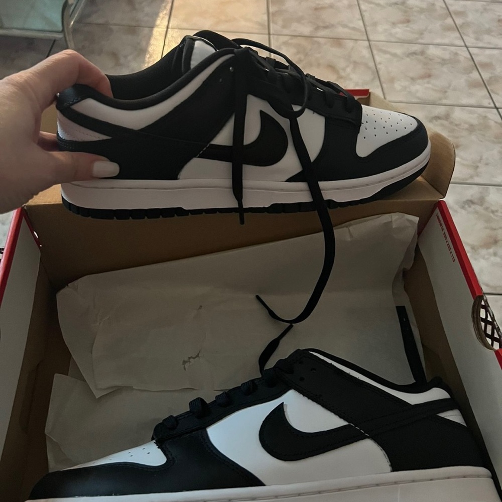 Nike low dunk retro BRAND NEW only tried on! Size 11 black and white